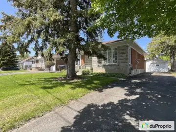 Detached House with x Bedrooms, x Bathrooms