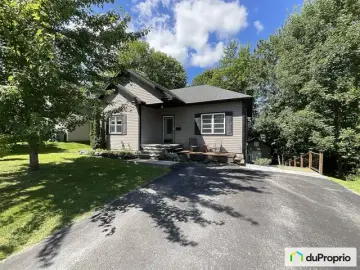 Detached House with x Bedrooms, x Bathrooms