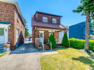 Detached House with x Bedrooms, x Bathrooms