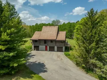 Cottage with x Bedrooms, x Bathrooms
