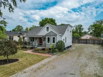 Detached House with x Bedrooms, x Bathrooms