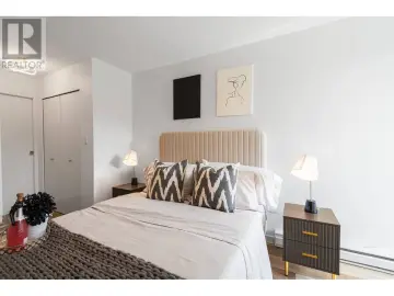 Condominium with xxx sqft, x Bedrooms, x Bathrooms