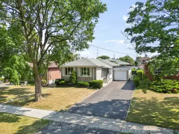 Detached House with x Bedrooms, x Bathrooms