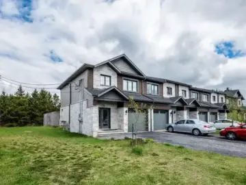 Semi Detached with x Bedrooms, x Bathrooms