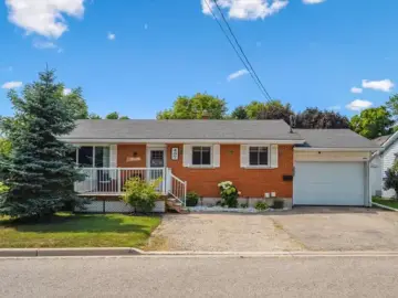 Detached House with x Bedrooms, x Bathrooms