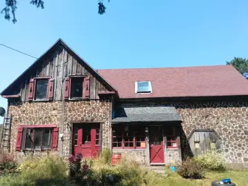 Detached House with x Bedrooms, x Bathroom