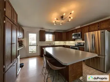 Detached House with x Bedrooms, x Bathroom