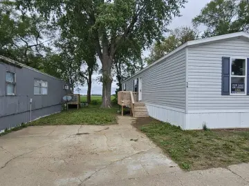 Detached House with x Bedrooms, x Bathrooms