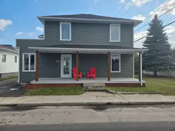 Detached House with x Bedrooms, x Bathroom