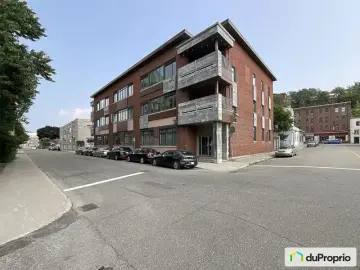 Condominium with x Bedrooms, x Bathroom