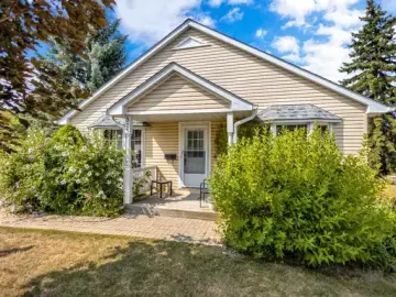 Detached House with xxxx sqft, x Bedrooms, x Bathroom