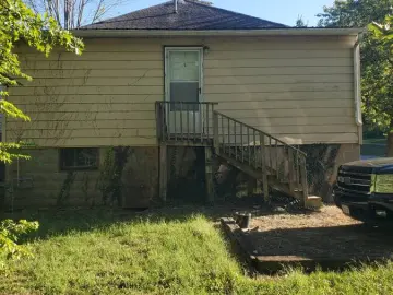Detached House with x Bedrooms, x Bathrooms