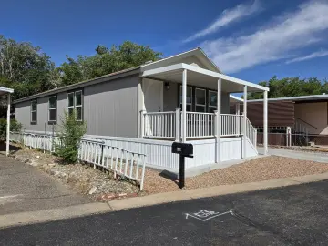 Detached House with xxxx sqft, x Bedrooms, x Bathroom