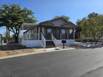 Detached House with xxxx sqft, x Bedrooms, x Bathroom