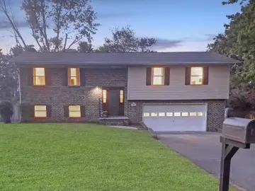 Detached House with xxxx sqft, x Bedrooms, xx Bathroo