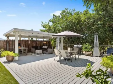 Land with x Bedrooms, x Bathrooms