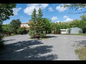 Detached House with x Bedrooms, x Bathrooms