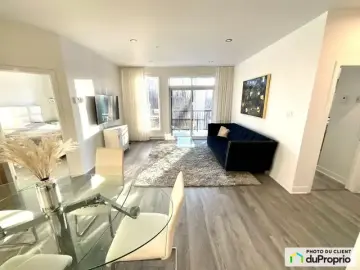 Condominium with x Bedrooms, x Bathrooms