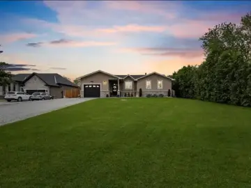 Detached House with x Bedrooms, x Bathrooms