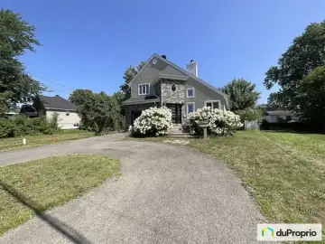 Detached House with x Bedrooms, x Bathrooms