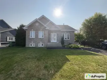 Detached House with x Bedrooms, x Bathrooms