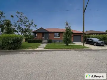 Detached House with x Bedrooms, x Bathrooms