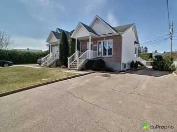 Semi Detached with x Bedrooms, x Bathrooms