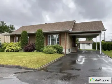 Detached House with x Bedrooms, x Bathrooms
