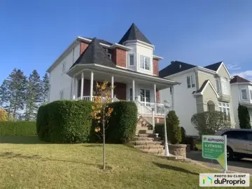 Cottage with x Bedrooms, x Bathrooms