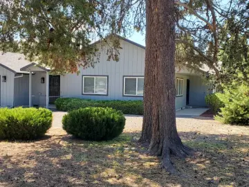 Detached House with xxxx sqft, x Bedrooms, x Bathroom