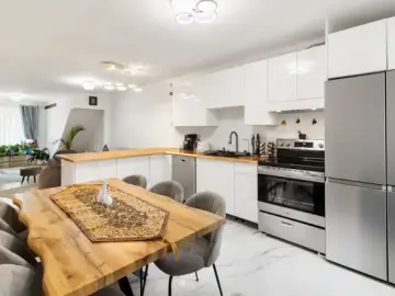 Semi Detached with xxxx sqft, x Bedrooms, x Bathrooms