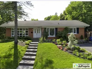Detached House with x Bedrooms, x Bathrooms