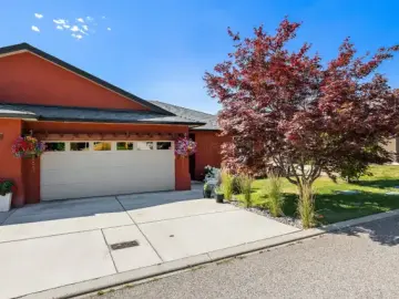Detached House with xxxx sqft, x Bedrooms, x Bathroom