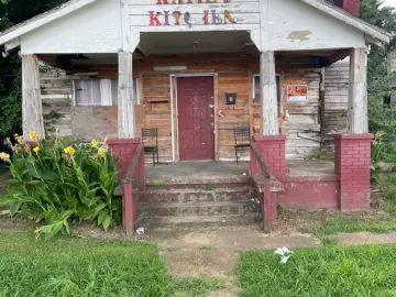 Detached House with xxxx sqft, x Bedrooms, x Bathroom