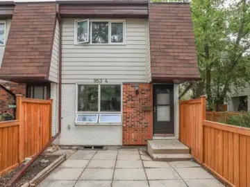 Semi Detached with xxx sqft, x Bedrooms, x Bathrooms