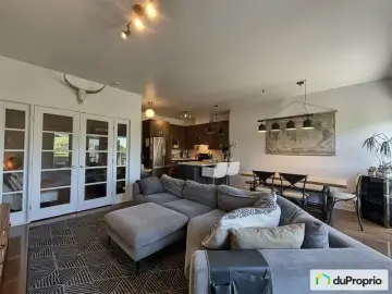 Condominium with x Bedrooms, x Bathroom