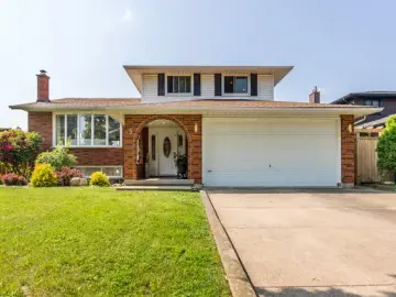 Detached House with x Bedrooms, x Bathrooms