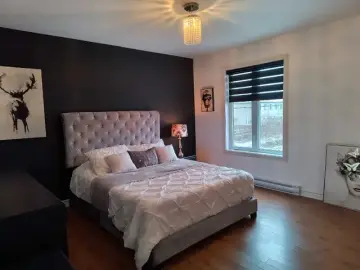 Detached House with x Bedrooms, x Bathrooms