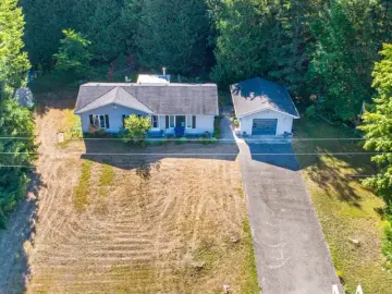 Detached House with x Bedrooms, x Bathrooms