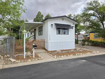 Detached House with xxxx sqft, x Bedrooms, xx Bathroo