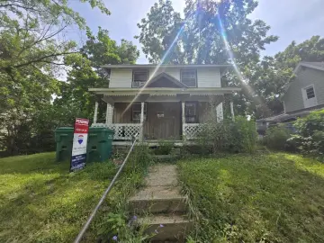 Detached House with x Bedrooms, xx Bathrooms