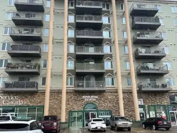 Condominium with x Bedrooms, x Bathrooms
