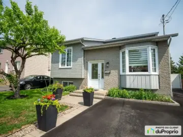 Detached House with x Bedrooms, x Bathrooms