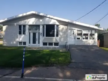 Detached House with x Bedrooms, x Bathrooms
