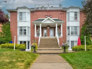 Condominium with xxx sqft, x Bedrooms, x Bathroom