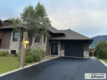 Detached House with x Bedrooms, x Bathrooms