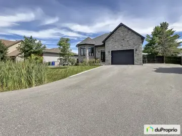 Detached House with x Bedrooms, x Bathrooms
