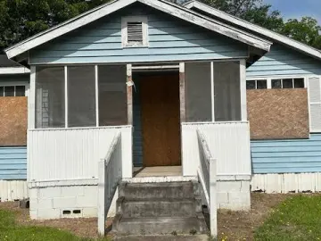 Detached House with xxx sqft, x Bedrooms, xx Bathroom