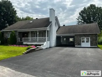 Detached House with x Bedrooms, x Bathrooms