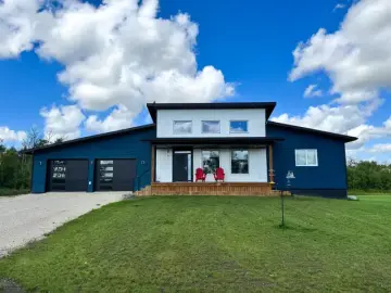 Detached House with x Bedrooms, x Bathrooms